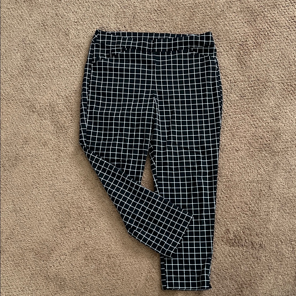 Briggs New York Black and White Checkered Ankle Pants